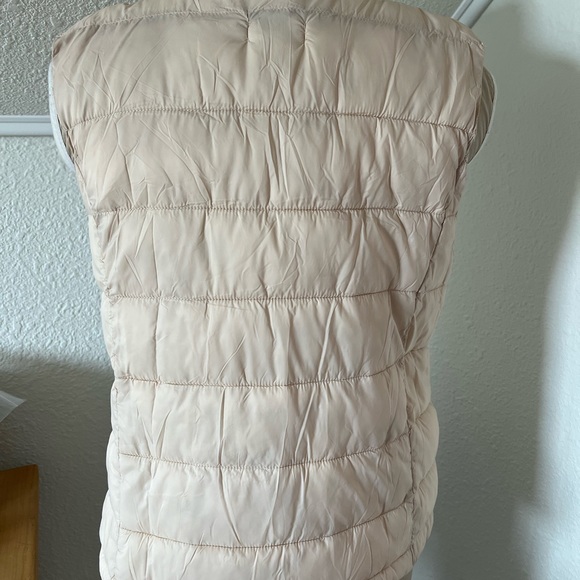 Cream Puffer Vest - Picture 5 of 8